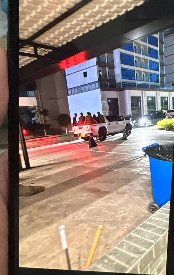 群友爆料:老挝特内凤凰城,现在刚刚进入一大批警察,挨家挨户查护照,抓人。