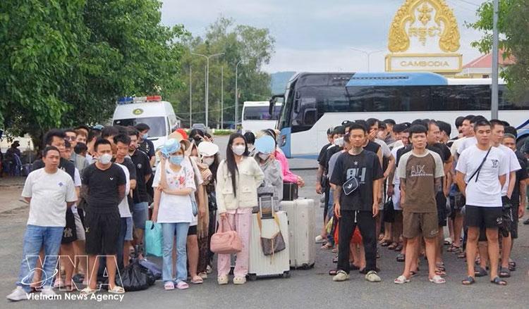 柬埔寨遣返109名越南人 部分人曾被遣返 又二次偷渡进入柬埔寨