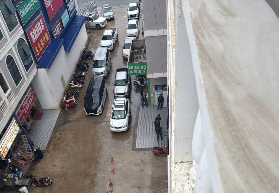 温馨提示:木牌小姐姐烤肉这里被宪兵围了,躲在木牌打野的兄弟们当心了。