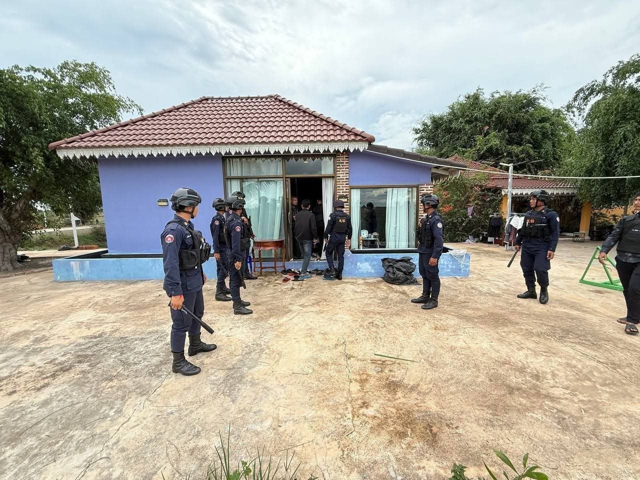 木牌清网再添战果:19人被抓,手机堆积如山,还有毒品