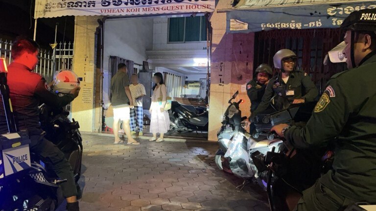 金边女子疑遭下药失财,男子作案后骑摩托逃离