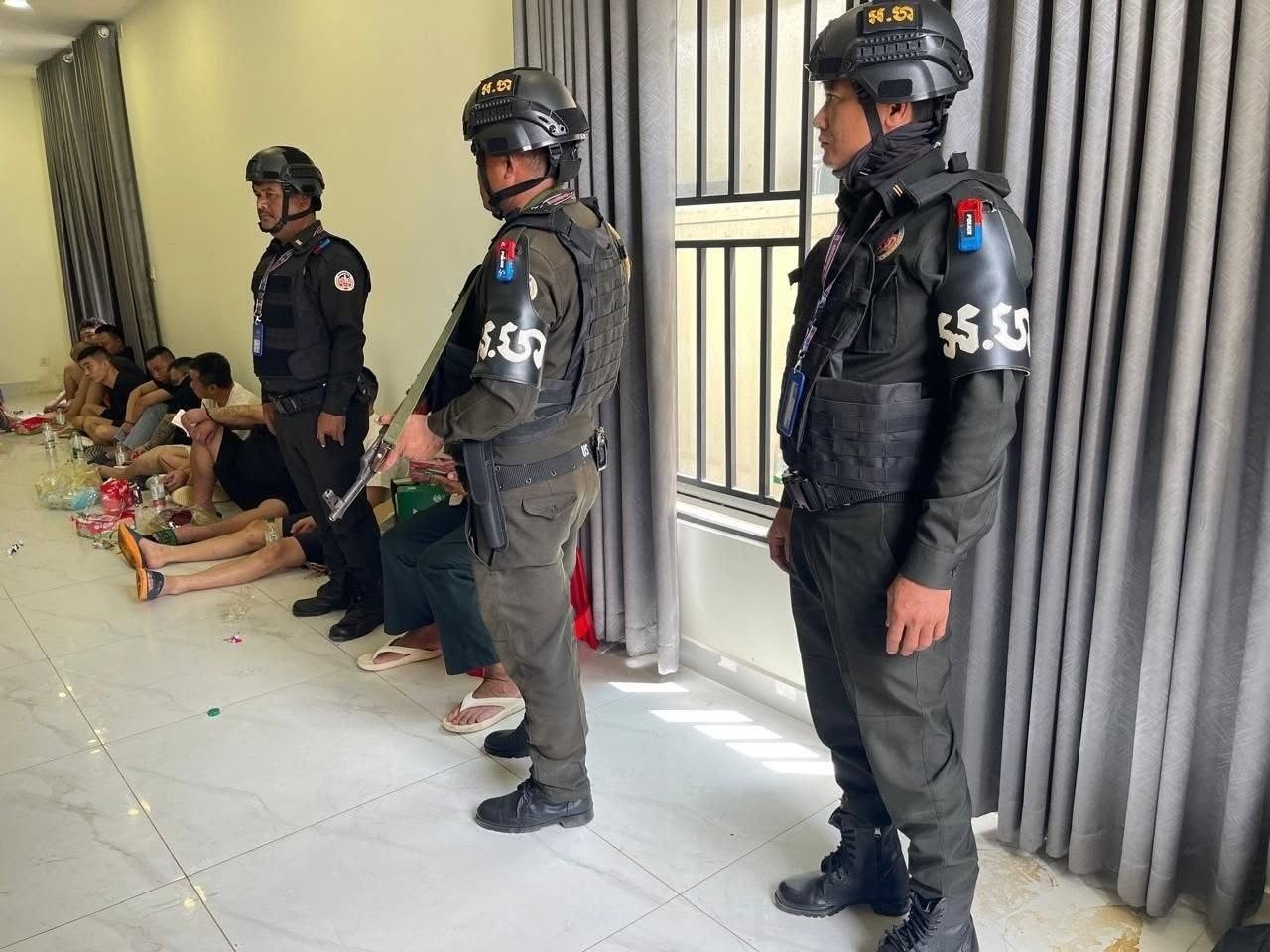 柬埔寨干丹省捣毁跨境网络诈骗窝点 9名中国籍嫌疑人被捕