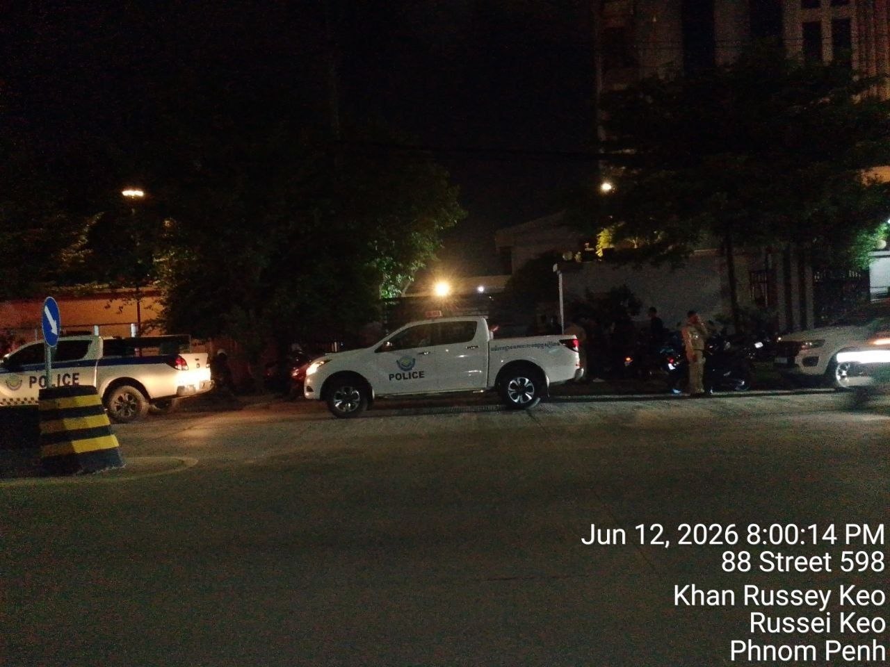 突发事件:🇰🇭金边鲁西乔区切索帕拉街598号被围了,警察已经进去了,不知道又得抓多少人。