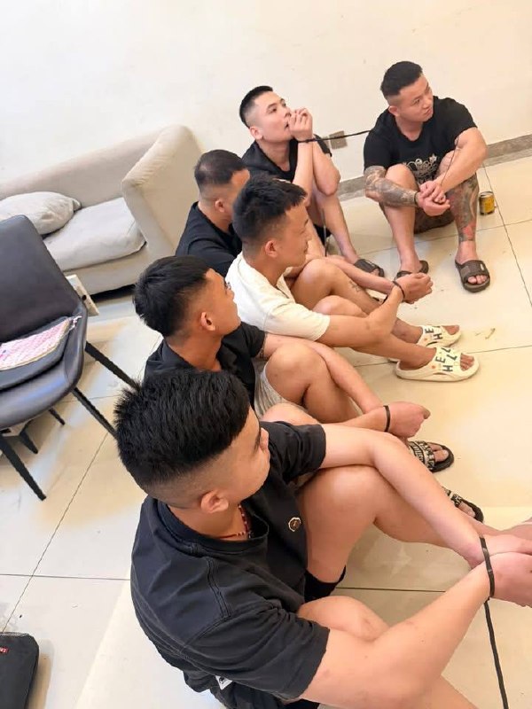 最新消息:金边 富力小区抓铺了6名中国人员,涉嫌网络诈骗。