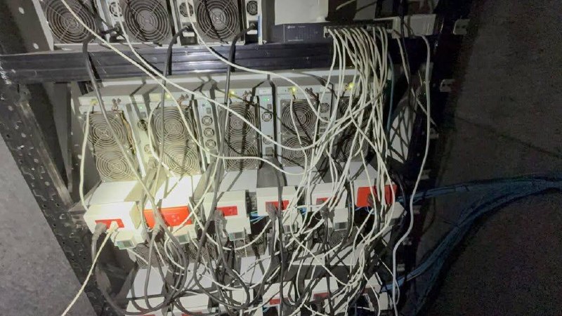 泰国资讯:突查4处非法比特币挖矿窝点 缴获45台矿机 涉偷电损失近900万泰铢