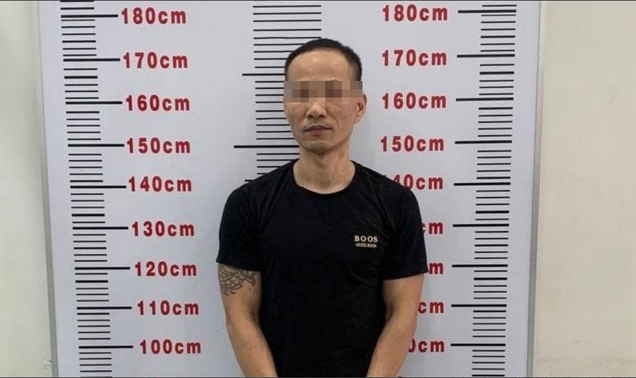 金边一名中国男子涉枪被抓