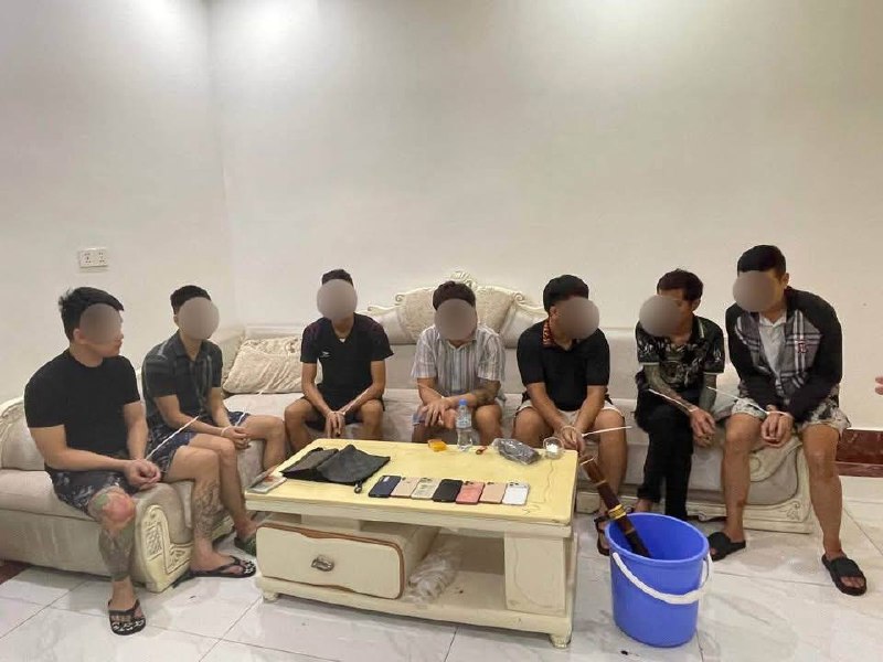 柬埔寨资讯:西港突查两栋公寓,查获74部手机及电脑,7名越南男子被捕