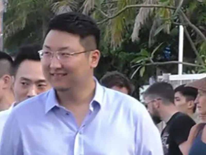 一张豪车照片,牵出太子旗下傲胜老板陈星
