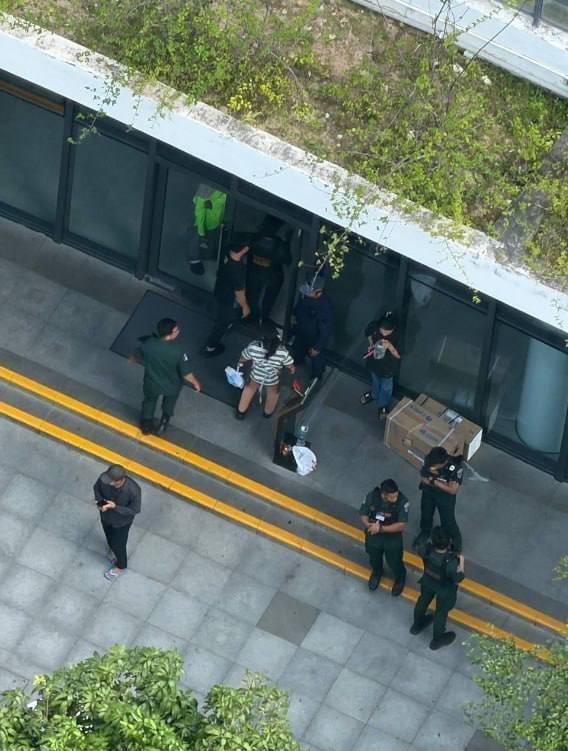 网友投稿:🇰🇭西港“星汇”3-2现在有一堆宪兵在楼下开始突击检查了,在那边的注意了!