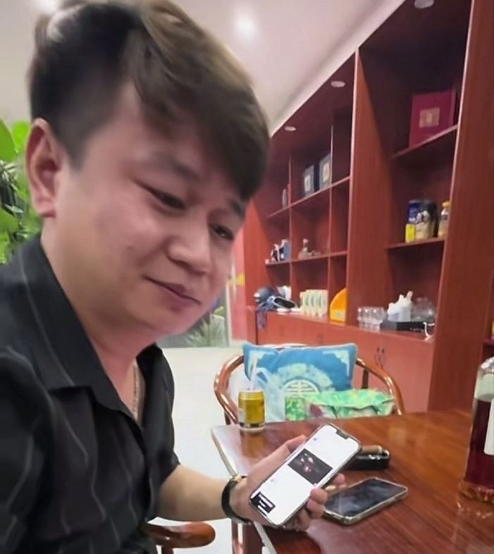 网友爆料:照片中人物全是在柬埔寨涉及开设电诈园区,开设赌场杀猪,贩卖人口 巨额洗钱犯罪的畜生!