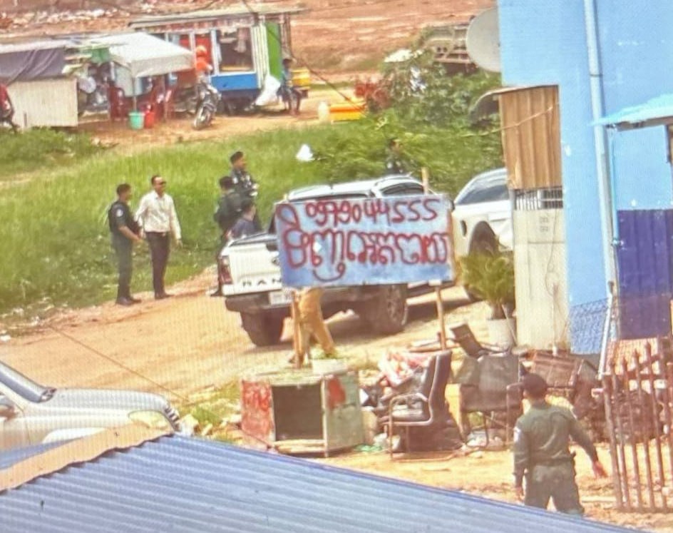 最新消息:木牌恒河1后面 本地人自建房涉诈 目前是已经封锁了两边的路口