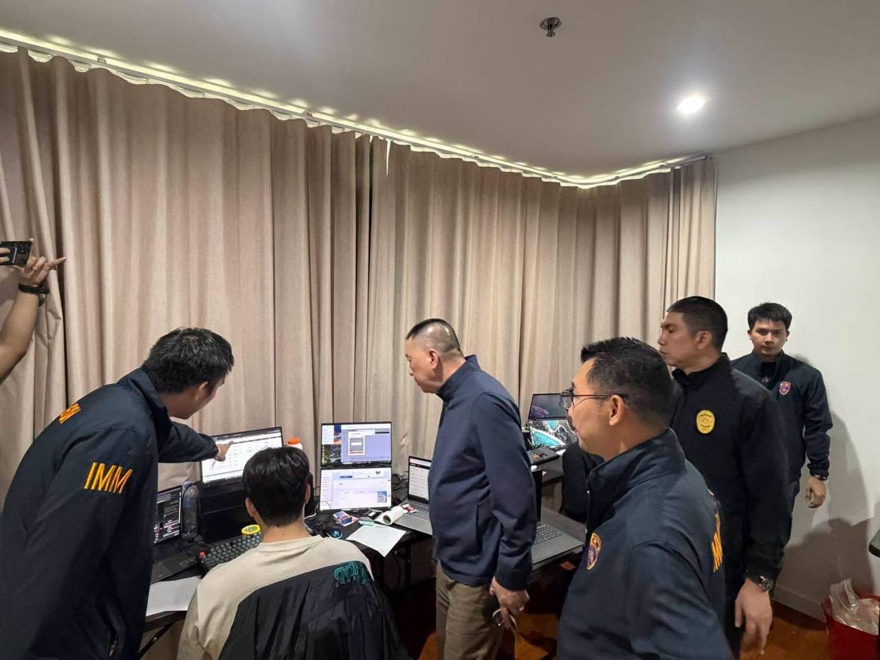 曼谷豪华公寓被端!韩国“网赌大佬”带着10人集体落网