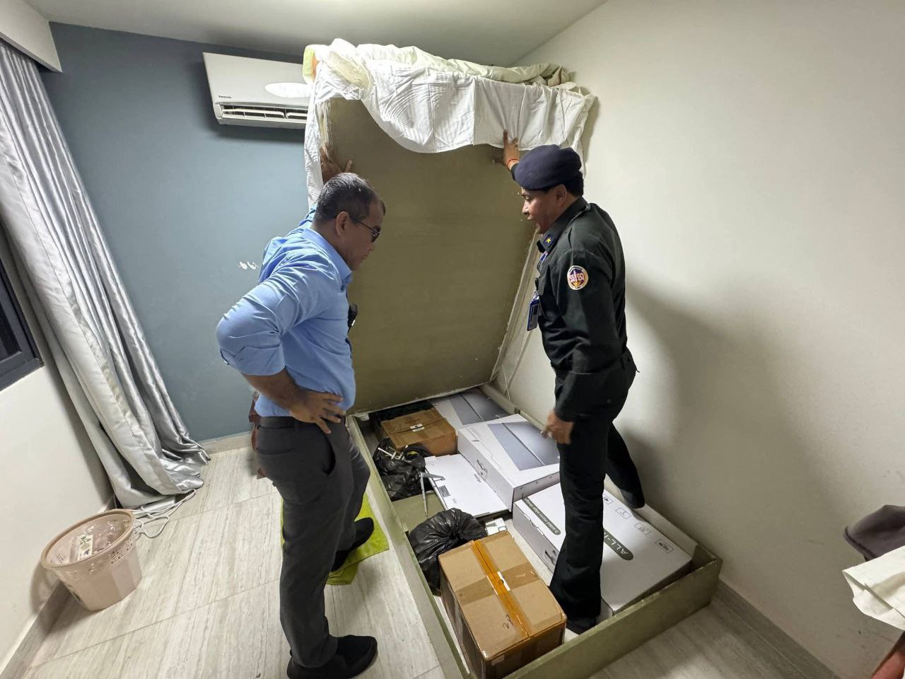 柬埔寨资讯:金边警方突查非法网络服务点 多人被带走调查