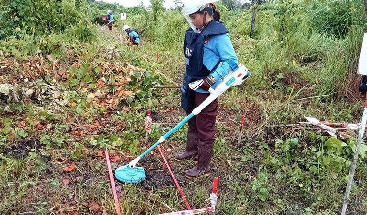 日本向柬埔寨排雷中心捐赠30台先进排雷设备
