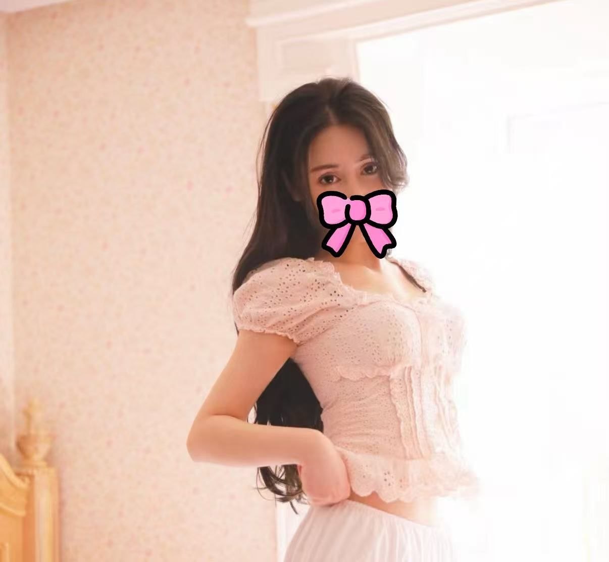 网友投稿:有没有她的亲人朋友认识阿 精神有点失常 控制不住情绪