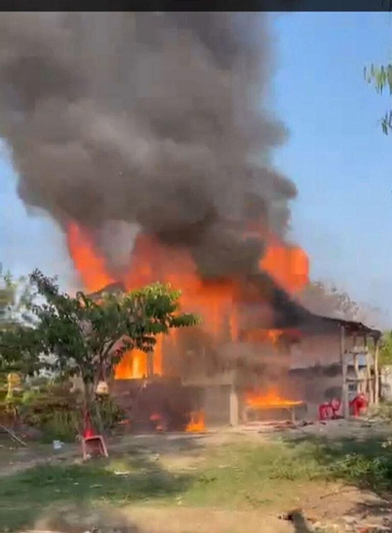 马德望省:#清晨煮饭引发煤气罐爆炸烧毁整个房屋