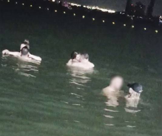 泰国资讯 芭提雅海湾又出游客丑闻:8名外国游客酒后当众亲密行为,被当地人拍下举报