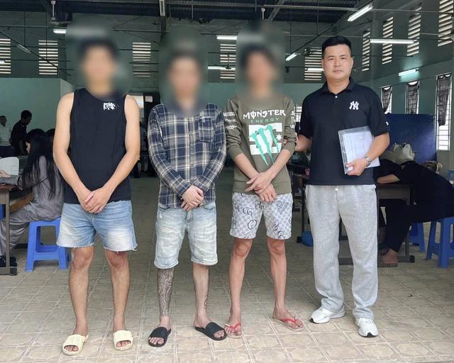 胡志明市警方接收柬方移交4名非法人员