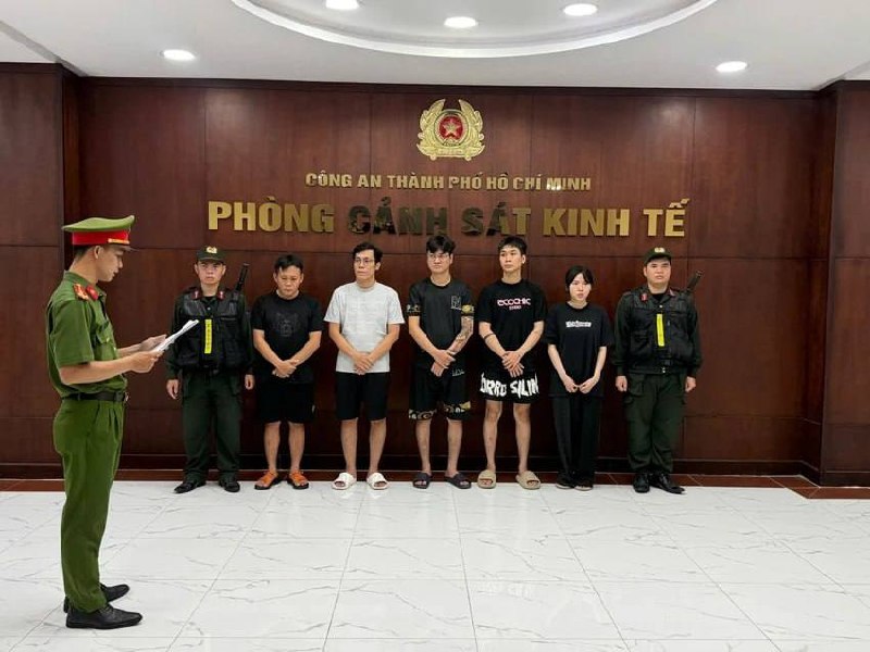 越南西宁警方逮捕了5名参与大规模N2O笑气交易的嫌疑人,总交易额超过20亿越南盾。