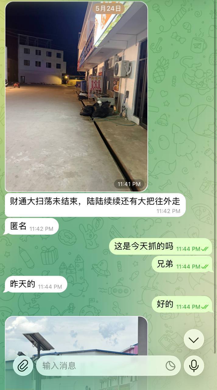 网友投稿:“财通”大扫荡还未结束,刚刚陆陆续续还有大巴车往外拉人走,这两天了已经抓了300-400人了,明天还会继续大检查。