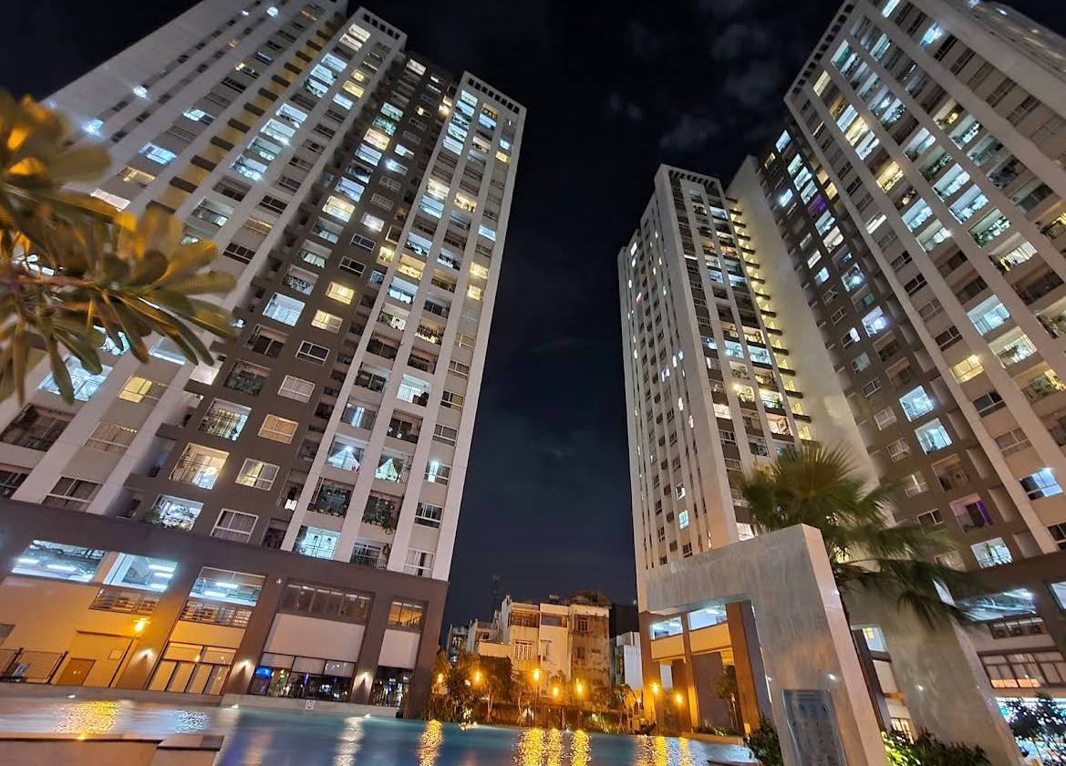 越南网友投稿:278 Hòa Bình,Phú Thạnh,胡志明市新富郡这一带,近期小区内中国住户数量明显增加,尤其是 Rs1–Rs7 几栋楼,长期存在深夜喧哗、聚众吵闹等情况,...