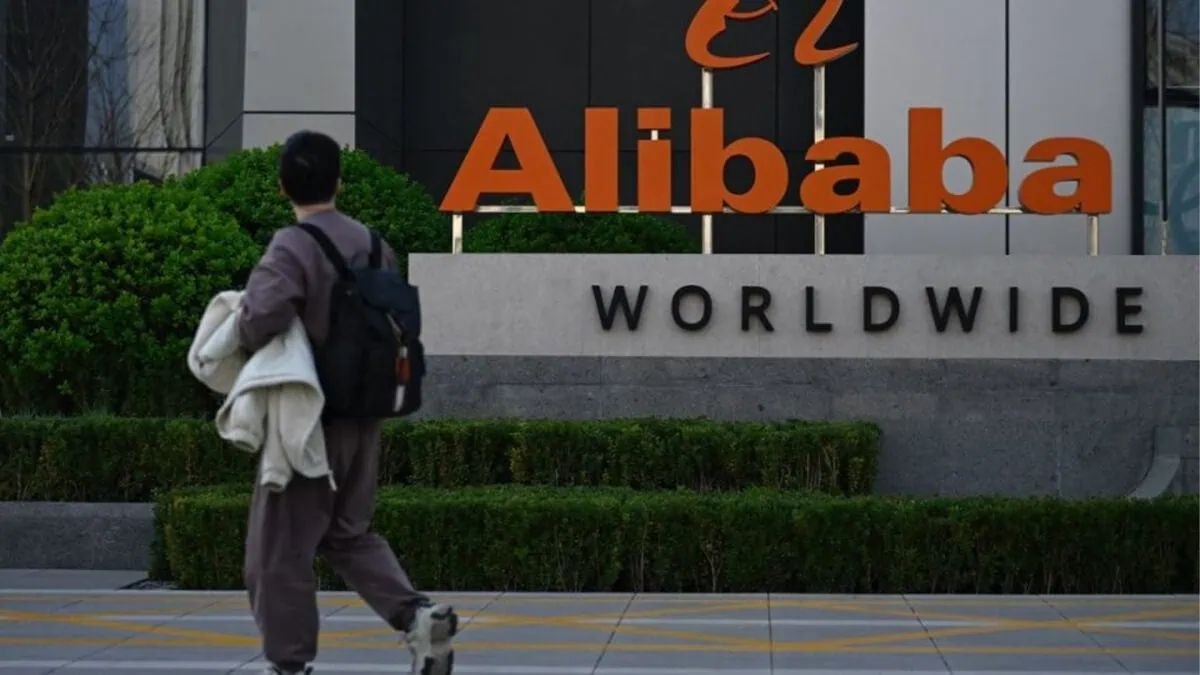 中国对美国将多家中企列入涉军清单提出批评