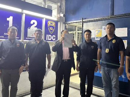 泰国资讯:中国红通逃犯持养老签潜逃泰国十余年终落网,落网时情绪崩溃