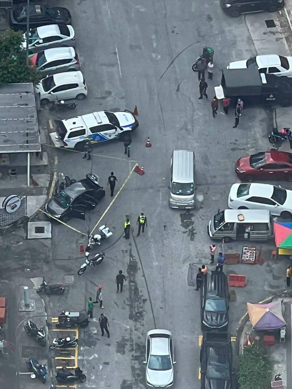 路边车藏不明尸体! 警方到场搜证调查