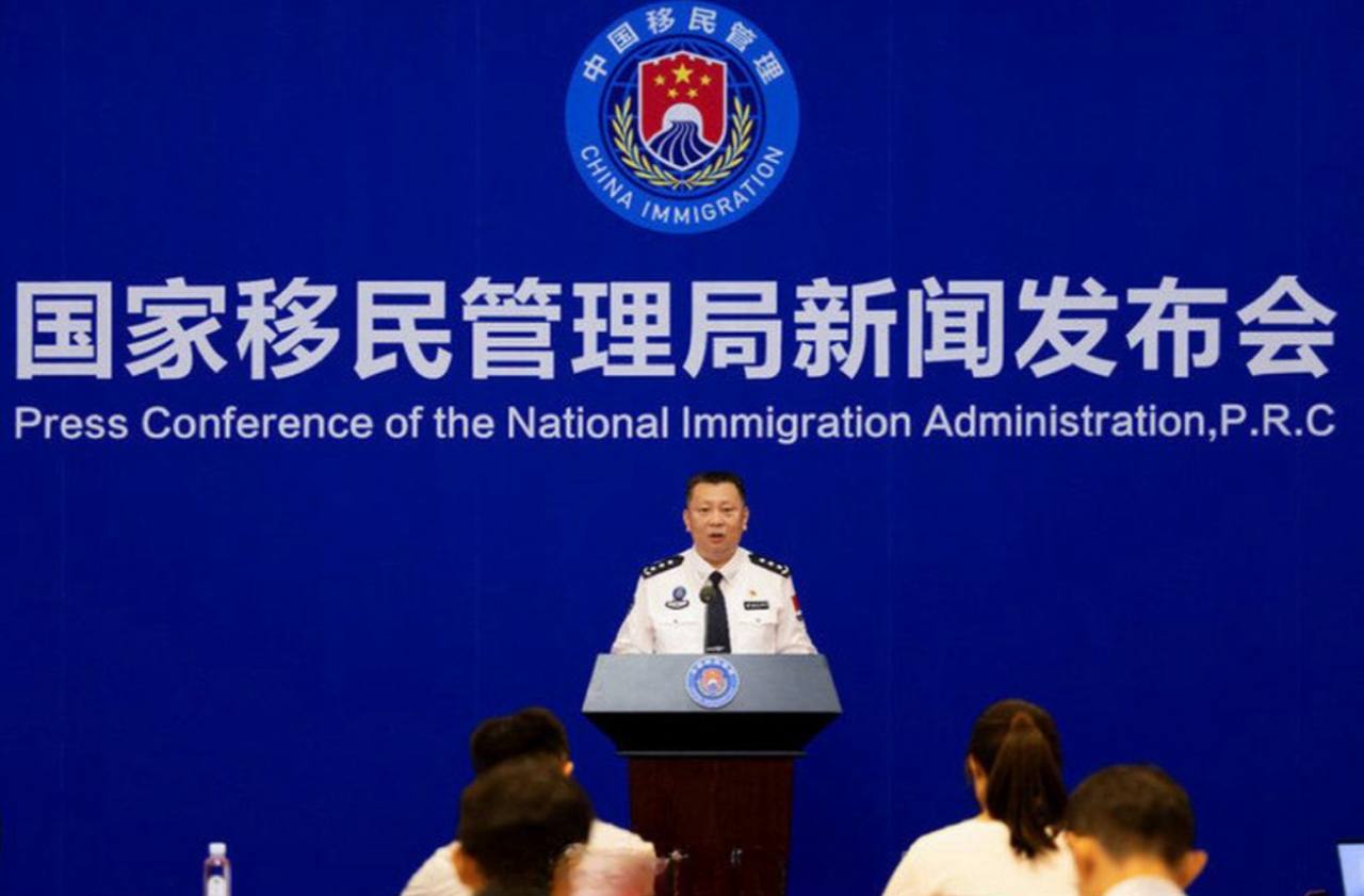 🇨🇳国家移民管理局:部署开展新一轮“捕蛇”追逃行动,对罪行严重、长期藏匿的目标逃犯实施集中缉捕