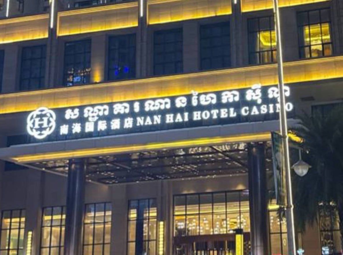 网友投稿:南海现场部家易经理,听说有个别牌手被他搞大肚子。