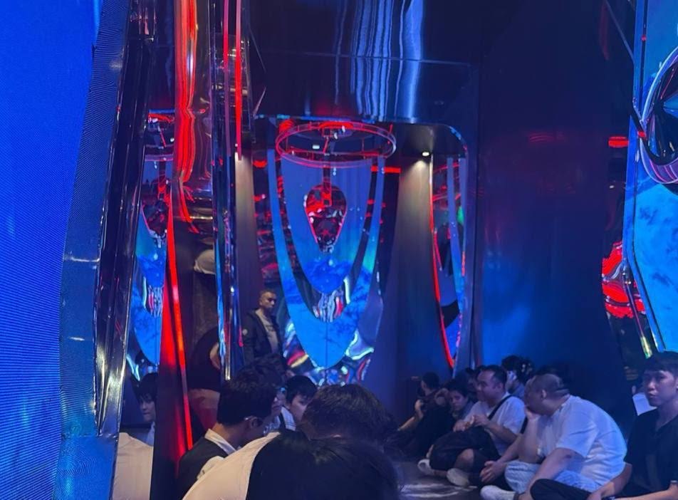 马来西亚资讯:吉隆坡夜场突发执法行动:华纳KTV遭警方突击检查