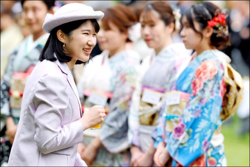 日本众院通过修法:女性皇族婚后可保留皇籍