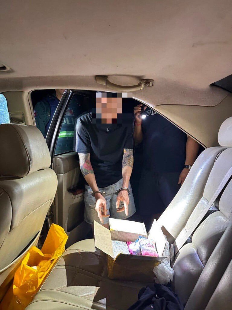 柴桢省占德列县警方逮捕2名越南籍涉毒品交易嫌疑人