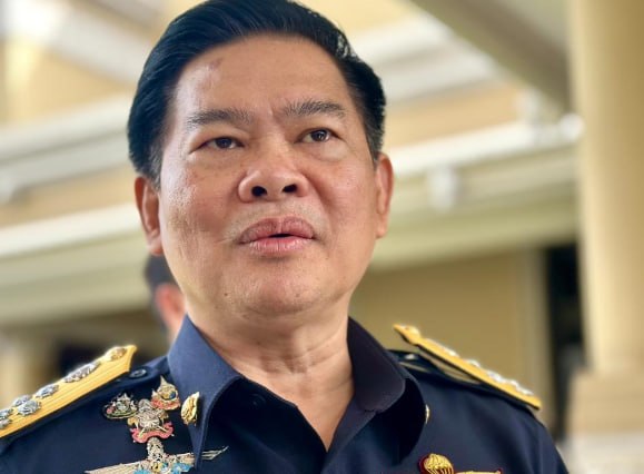 泰国肃毒委秘书长:追捕贩毒大鳄 警告代购者面临重罚 副总理派K9加强安检