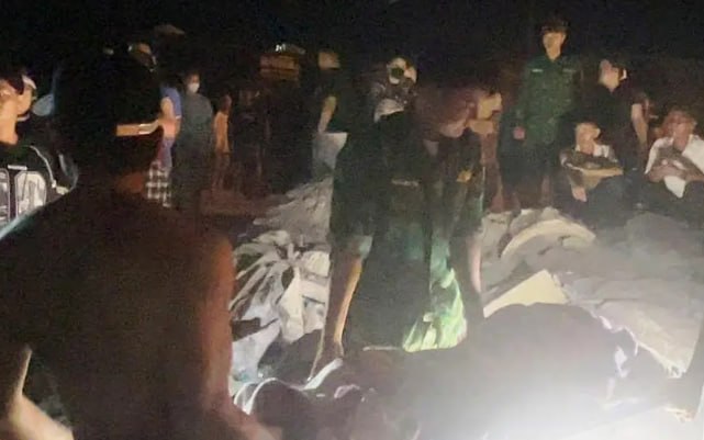 越南广义省沙黄海滩三人被卷入海浪:已找到5岁男童遗体