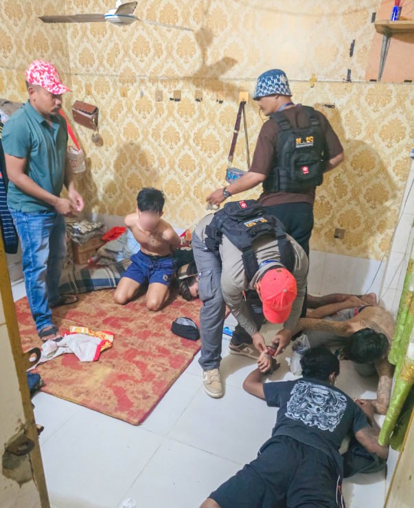 金边宪兵连续破获3起涉毒案 抓获8名男女嫌疑人