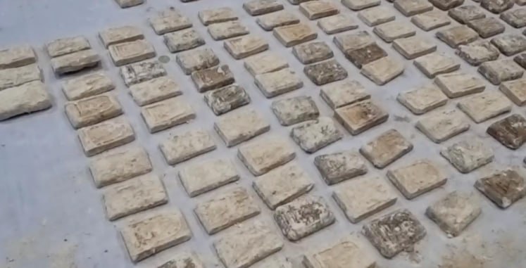泰国寺庙发现古代陶罐藏有600余尊Somdej佛牌