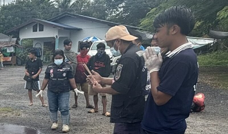 泰国20岁骑手遭18轮挂车碾压 断成两截惨死